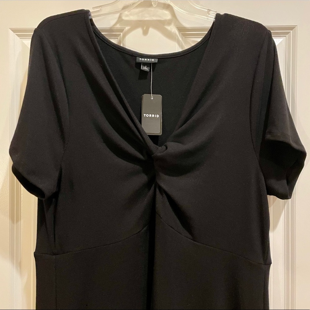NWT 🖤 TORRID 🖤 Twist Front Babydoll Dress